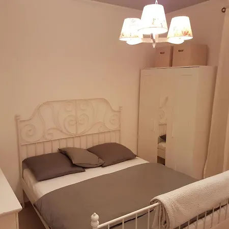 Lejlighed Dwa Pokoje Jurija Gagarina Warszawa
