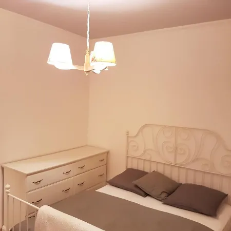 Dwa Pokoje Jurija Gagarina Warszawa