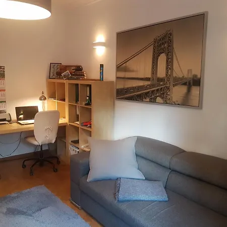 Dwa Pokoje Jurija Gagarina Warszawa